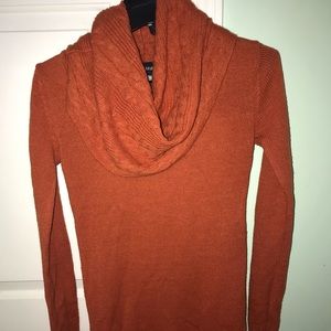 Women’s long sleeve sweater